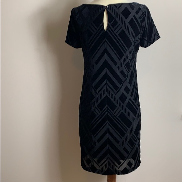 4/$20 🍊WHBM velvet black geometric shift dress XS - Picture 3 of 8